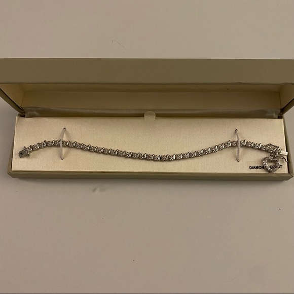 NWT Diamond accent Heart Pendant Bracelet - Picture 8 of 10
